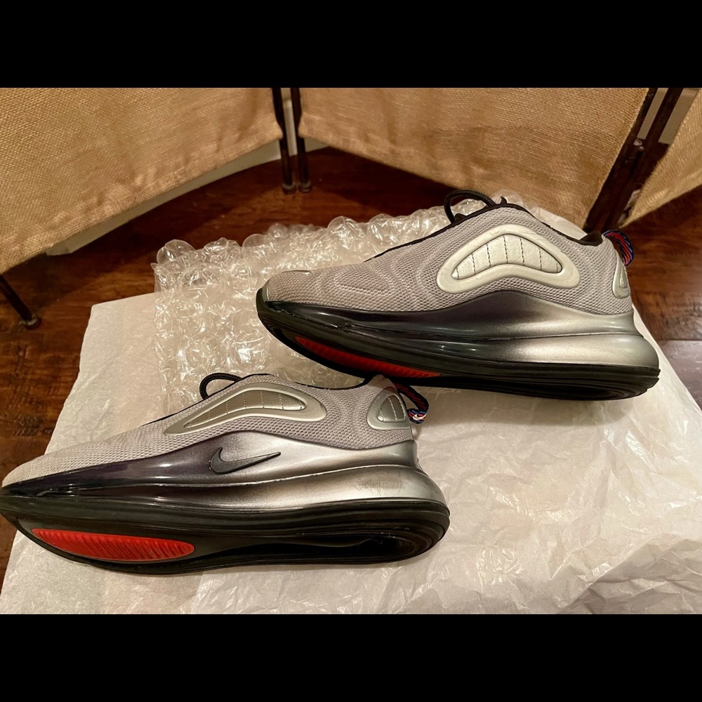 Nike Air Max  Size 4 Youth